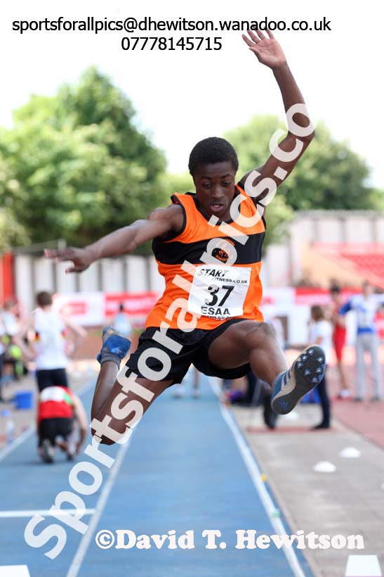 Junior boys long jump, 2015 English Schools Track and Field Champs., Gateshead Stadium. Photo: David T. Hewitson/Sports for All Pics